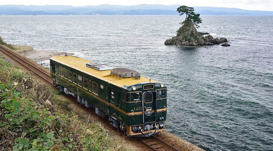 JR氷見線観光列車べるもんた