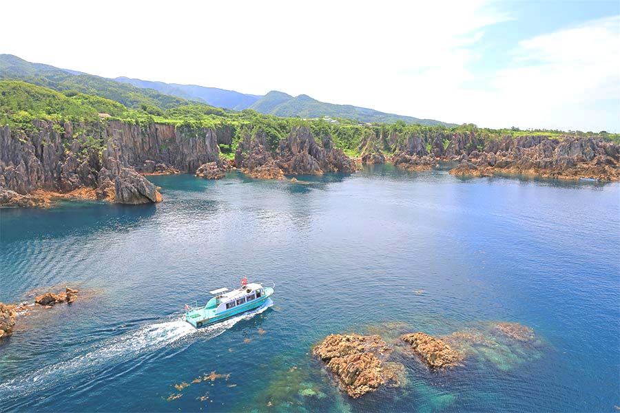 尖閣湾揚島遊園で遊覧船体験しよう