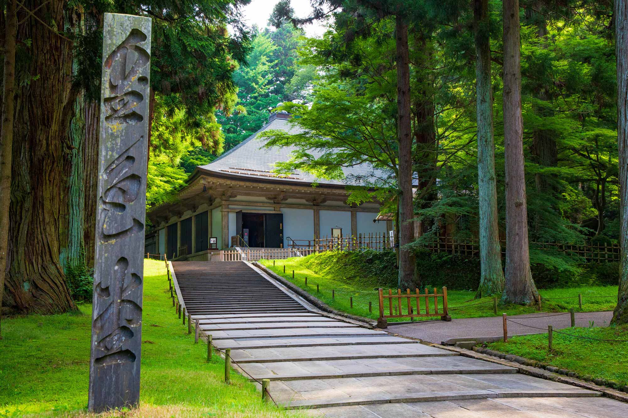 岩手県中尊寺金色堂