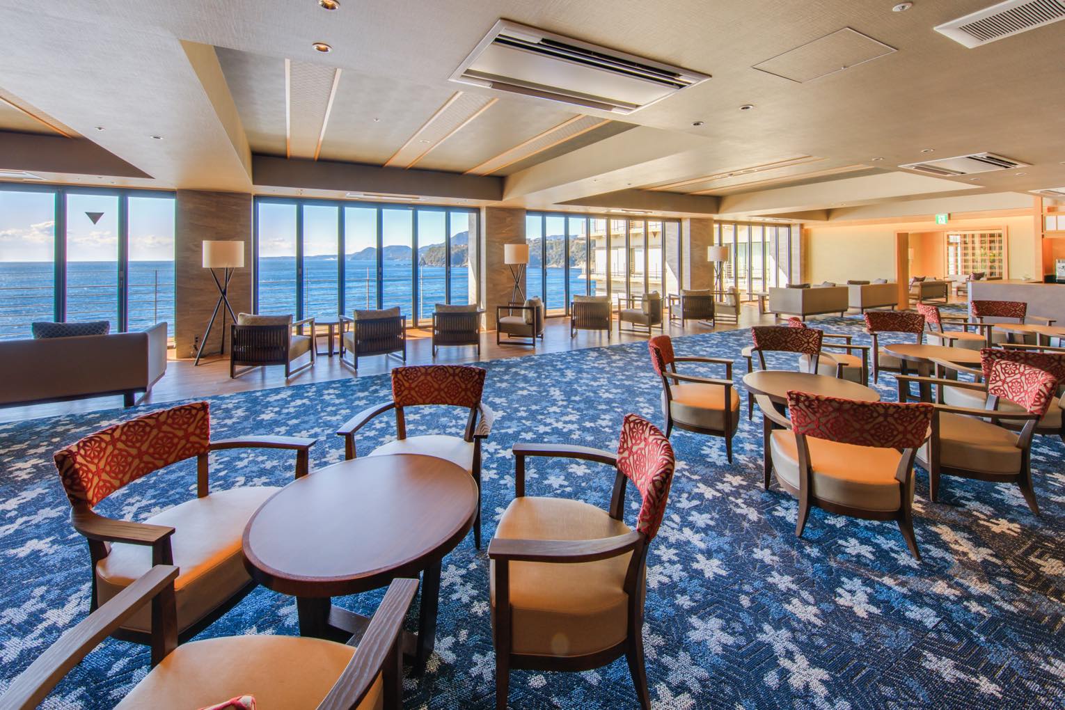 ラウンジサービス