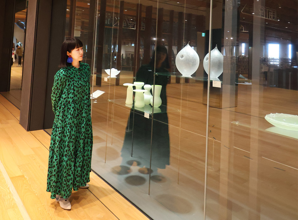 富山市ガラス美術館