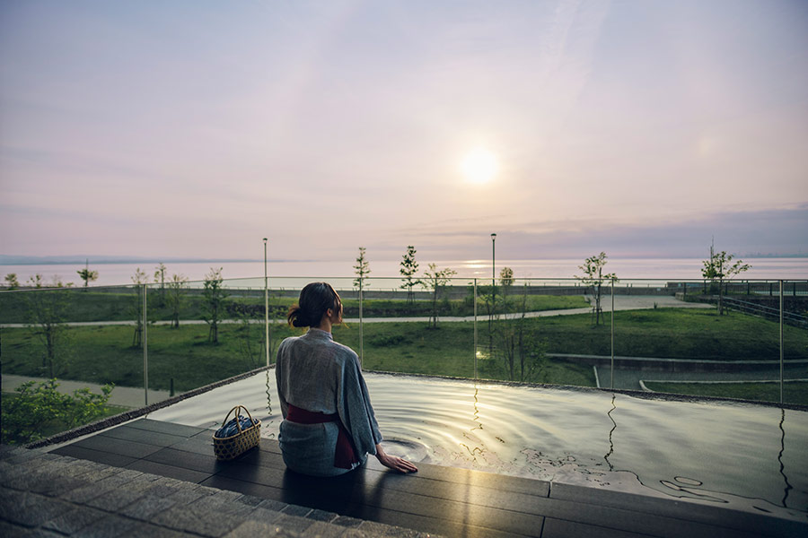 別府湾を一望する足湯
