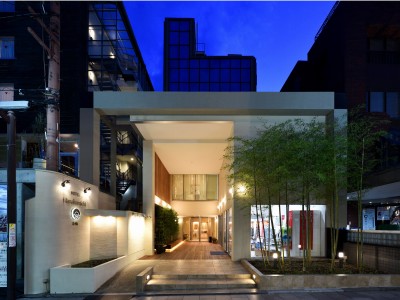 �z�e���ԏ��H�̊O��