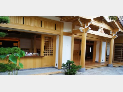 �ʑ��@�̊O��