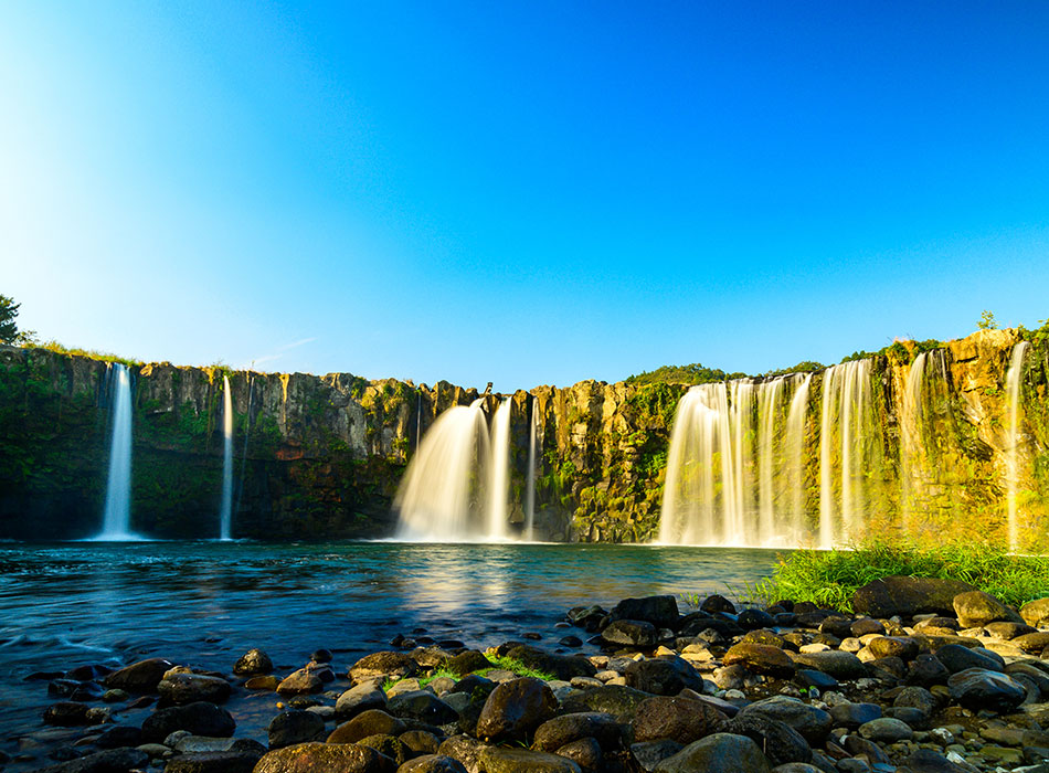 雄大な自然「原尻の滝」