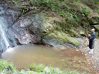 鼓の滝（龍蔵寺境内）