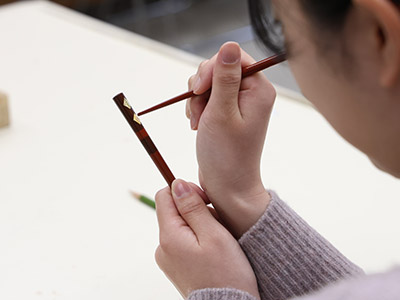 大内塗の箸づくり体験（山口ふるさと伝承総合センター）
