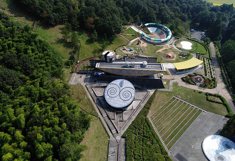 【にしわき経緯度地球科学館「テラ・ドーム」】「日本のへそ」を歩き、地球と宇宙に親しむ