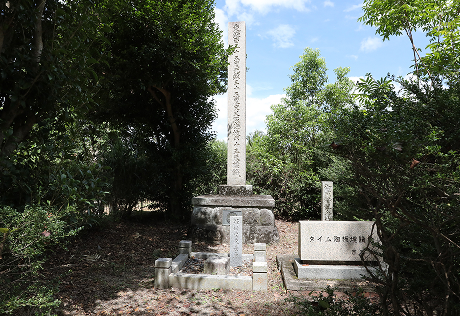 経緯度交差点標柱（大正のへそ）