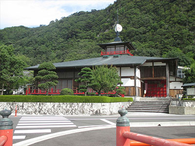 もちがせ流しびなの館