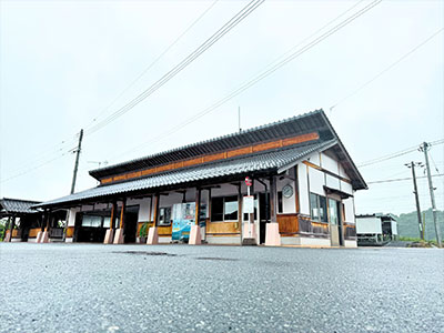 岸本駅前待合施設