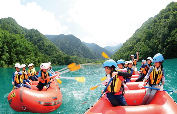 夏のブナの森で自然体験！トヨタ白川郷自然學校に泊まる　３日間
