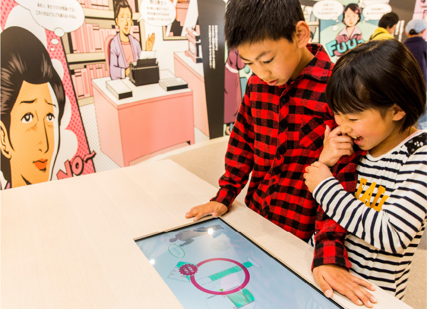 野口英世記念館で学習する子供達