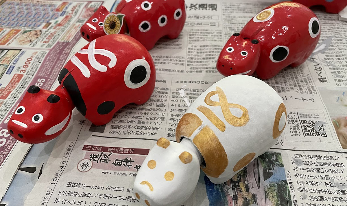 柳津町　赤べこ絵付け体験1