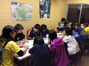 夜のミーティング