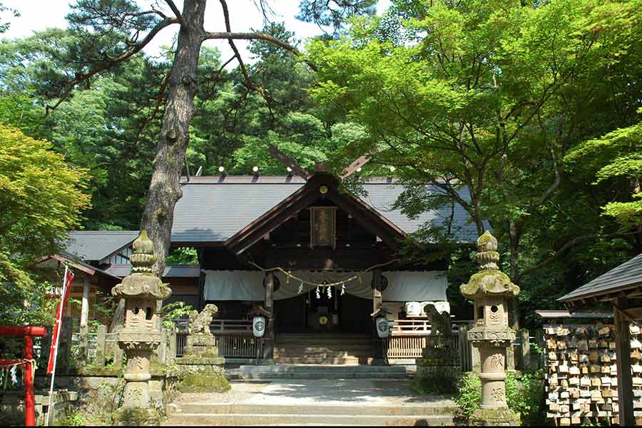 春日山神社