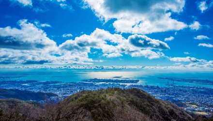 神戸の街を望む六甲山