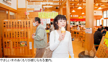 やさしい木のぬくもりが感じられる室内。