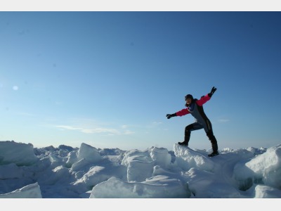 【流氷ウォーク】流氷時期の人気アクティビティです。