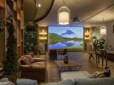 【ロビー】シアターラウンジでゆっくりとした一時を