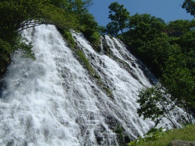 オシンコシンの滝（ウトロの街から車で約１０分）