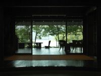 ���E���W