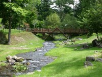 �y�h�̗���z�h�̗��ɂ��鐴���̔Ȃɂ͋C�y�ɕ�����U���H����������A�s�N�j�b�N�C���ŐX�ї������y���݂��������܂���