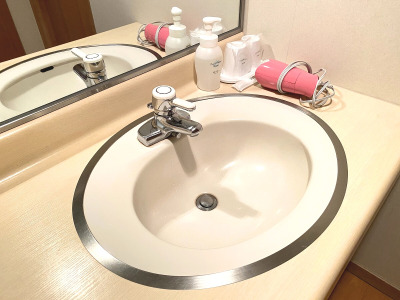 和室10畳／洗面所には大きな鏡もございます。