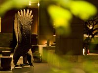 ���E���W