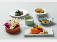 ���{����