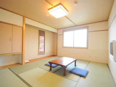 【和室】ゆっくりくつろげる落ち着いた空間。