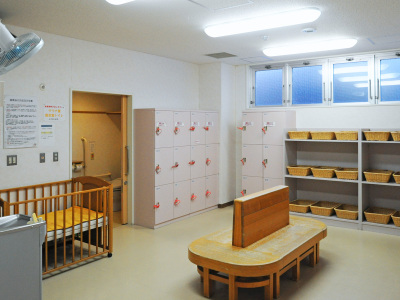 【浴室】脱衣所に大きめコインロッカー完備