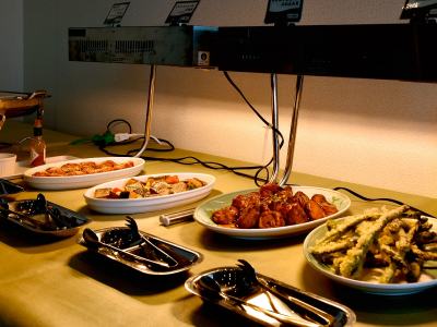 【夕食バイキング（夏季限定）】種類豊富なメニューの数々。