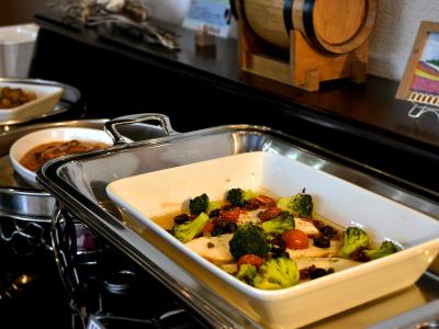 【夕食バイキング（夏季限定）】和洋のお料理をお好きな量で、お召し上がりください。