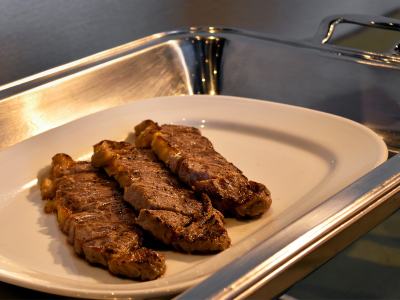 【夕食バイキング（夏季限定）】お肉料理もございます。