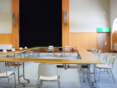 【多目的ホール】会議や団体様のお食事やご宴会でもご利用いただけます