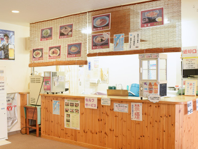 【休憩所】売店では軽食など販売中