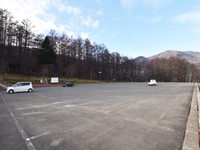 【無料駐車場完備】大型車（バス・トラック・その他作業車）も楽々お停めいただけます。