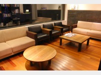 ���E���W