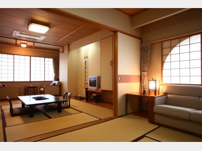 客室「10＋６畳和室（バス・トイレ付）」