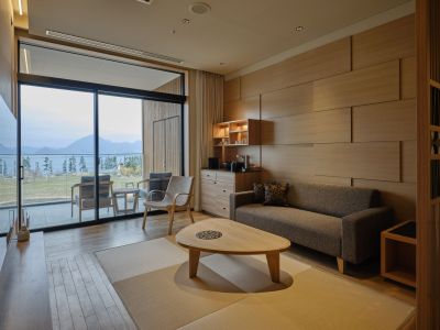 【湖側】温泉露天風呂付和洋室｜東館　※一例