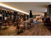 ���E���W