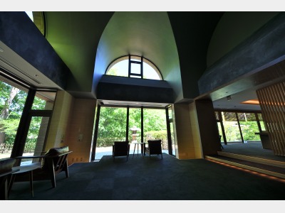 四季折々の景観を眺め、ゆったりとおくつろぎくださいませ。