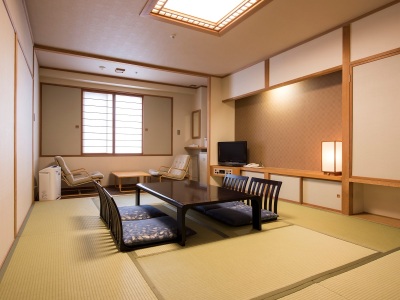 客室一例（和室）最大定員 4 名／ 33 ㎡