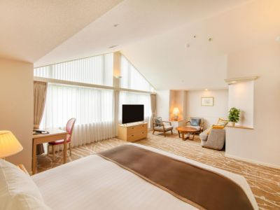 客室一例（ジュニアスイート・マウンテンビュー）最大定員 4 名／ 66 ㎡