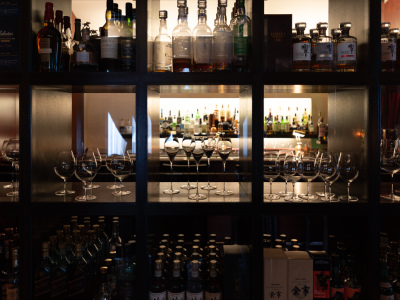 メインバー「キャプテンズバー」