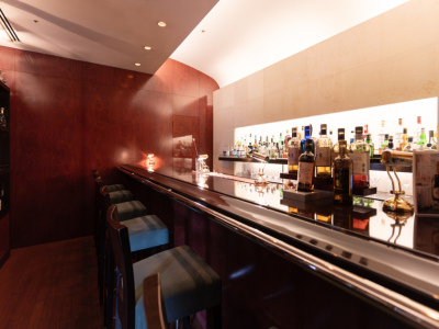 メインバー「キャプテンズバー」