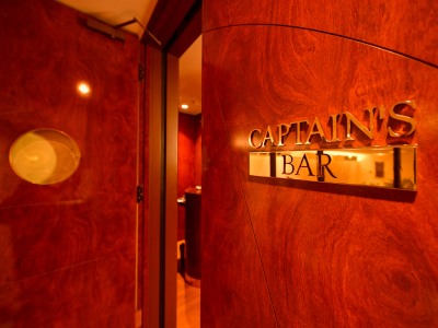 メインバー「キャプテンズバー」