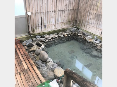 男性半露天岩風呂