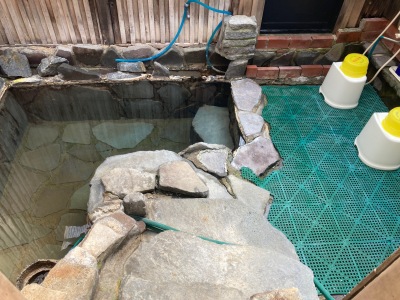 女性半露天岩風呂